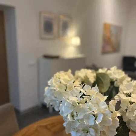 Family Nr 1 - J26 Luxury Apartment, Jauniela 26 Old - Great Location - 2 Bedrooms - 85 M2 Апартаменты *