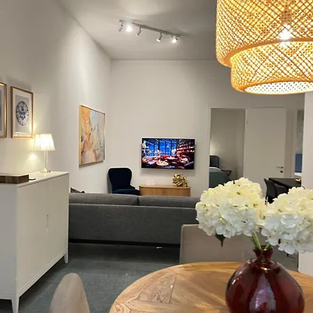 Family Nr 1 - J26 Luxury Apartment, Jauniela 26 Old - Great Location - 2 Bedrooms - 85 M2