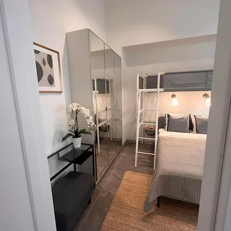 Apartment Old Great Family In Perfect Location *
