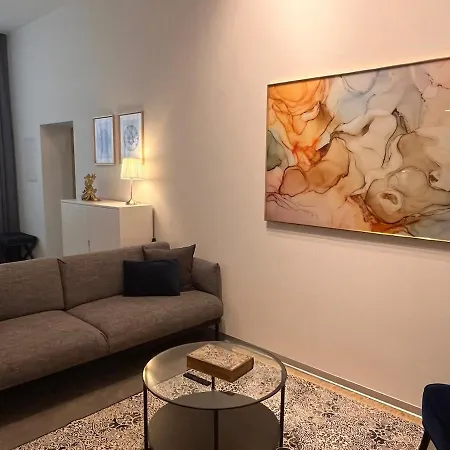 Family Nr 1 - J26 Luxury Apartment, Jauniela 26 Old - Great Location - 2 Bedrooms - 85 M2 Riika