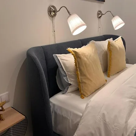 Family Nr 1 - J26 Luxury Apartment, Jauniela 26 Old - Great Location - 2 Bedrooms - 85 M2 Dzīvoklis Riga