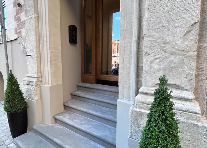 Dzīvoklis Family Nr 1 - J26 Luxury Apartment, Jauniela 26 Old - Great Location - 2 Bedrooms - 85 M2 Riga