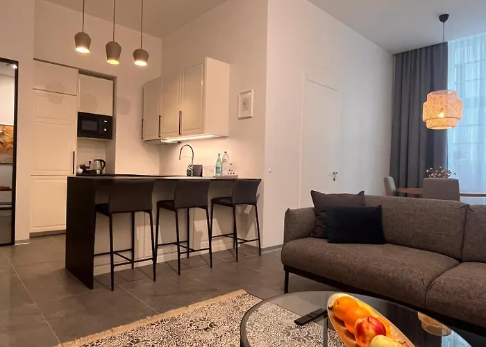 Dzīvoklis Family Nr 1 - J26 Luxury Apartment, Jauniela 26 Old - Great Location - 2 Bedrooms - 85 M2 Riga