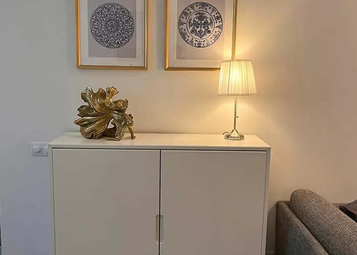 Family Nr 1 - J26 Luxury Apartment, Jauniela 26 Old - Great Location - 2 Bedrooms - 85 M2 Dzīvoklis *