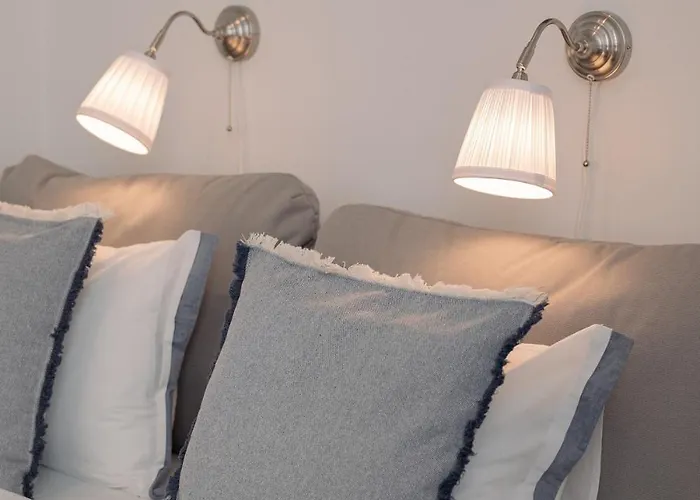 Family Nr 1 - J26 Luxury Apartment, Jauniela 26 Old - Great Location - 2 Bedrooms - 85 M2 Dzīvoklis Riga