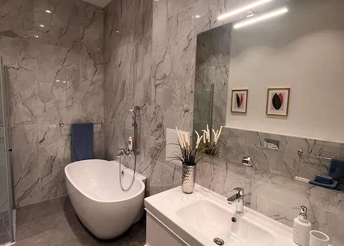 Family Nr 1 - J26 Luxury Apartment, Jauniela 26 Old - Great Location - 2 Bedrooms - 85 M2