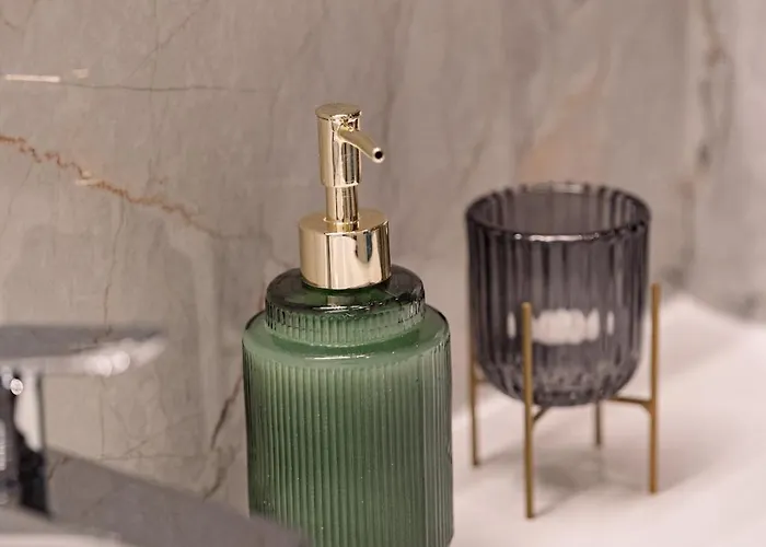 Dzīvoklis Family Nr 1 - J26 Luxury Apartment, Jauniela 26 Old - Great Location - 2 Bedrooms - 85 M2