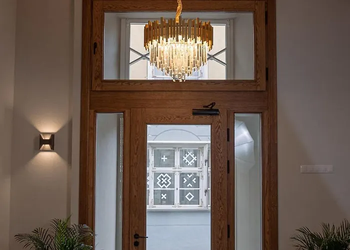 Dzīvoklis Family Nr 1 - J26 Luxury Apartment, Jauniela 26 Old - Great Location - 2 Bedrooms - 85 M2 Riga