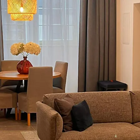 Family Nr 1 - J26 Luxury Apartment, Jauniela 26 Old - Great Location - 2 Bedrooms - 85 M2 Daire *