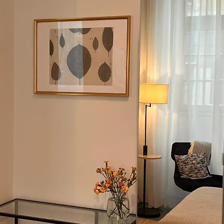 Family Nr 1 - J26 Luxury Apartment, Jauniela 26 Old - Great Location - 2 Bedrooms - 85 M2 Daire Riga