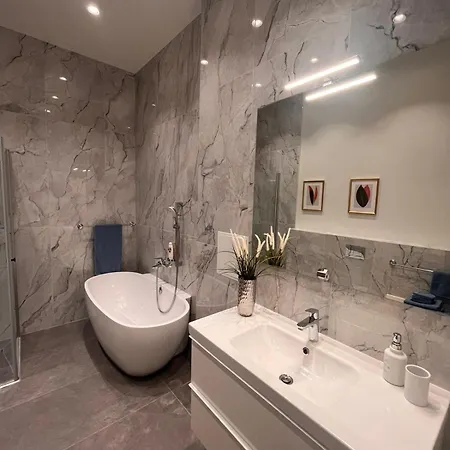 Family Nr 1 - J26 Luxury Apartment, Jauniela 26 Old - Great Location - 2 Bedrooms - 85 M2